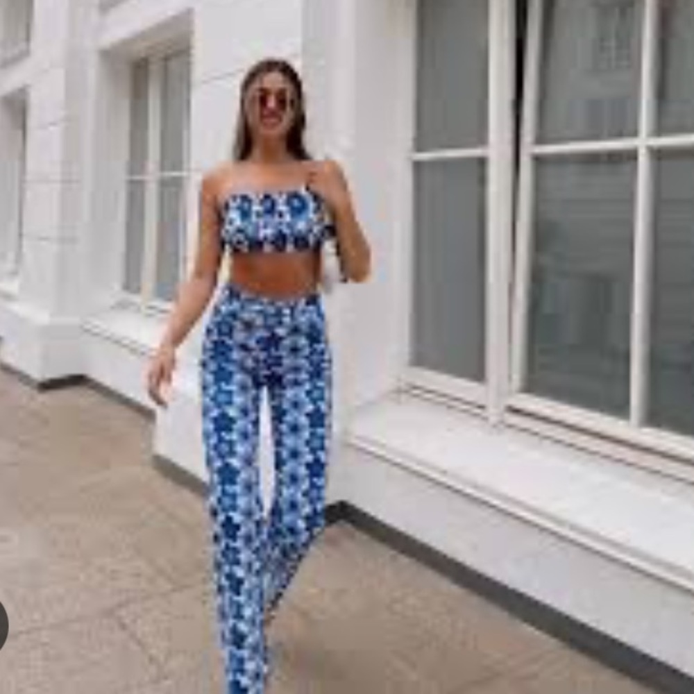 ZARA HIGH WAISTED STRAIGHT LEG FLORAL PRINT JEANS